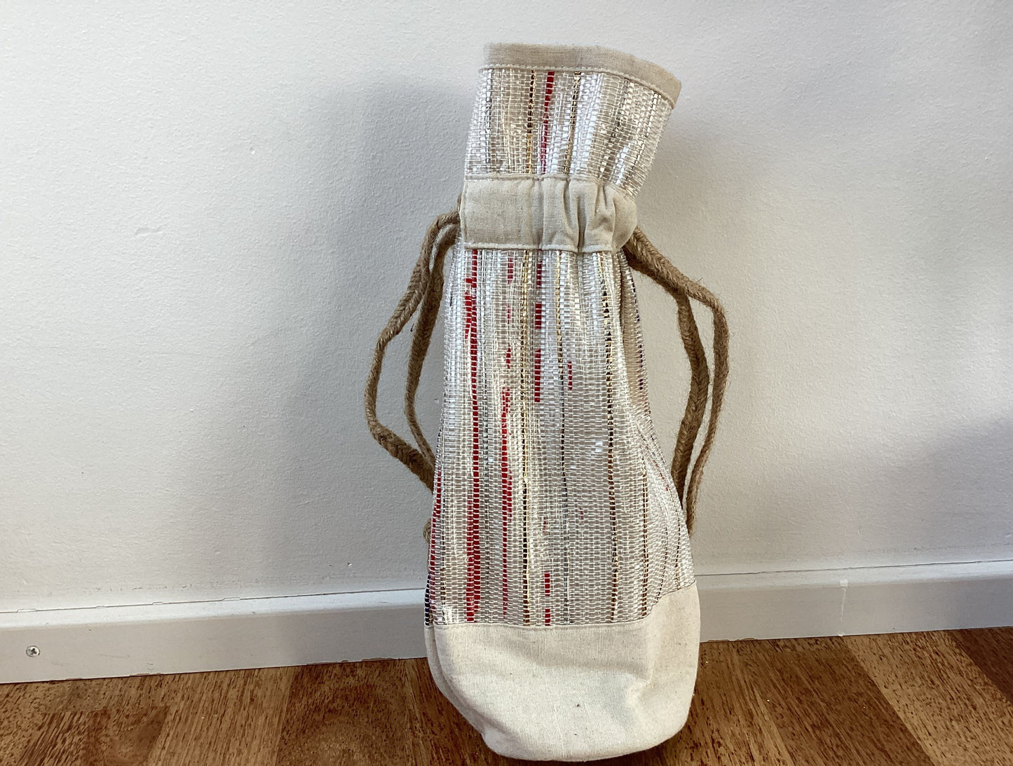 reCharkhas handgefertigte Flaschenhalter aus recycelten Plastiktüten