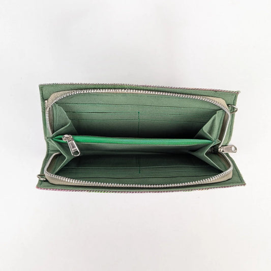 reCharkhas handgefertigte Clutch aus recycelten Plastiktüten