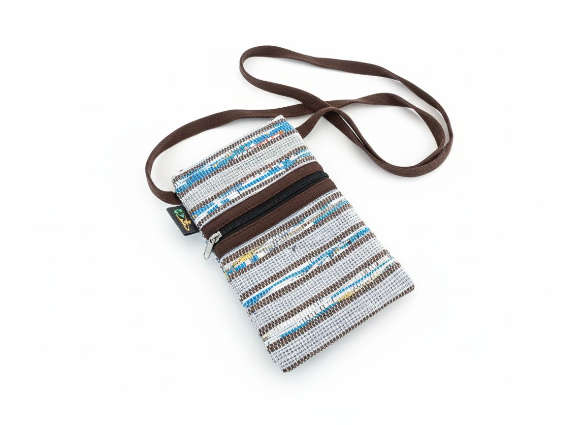 reCharkhas handgefertigte Handytasche aus recycelten Plastiktüten