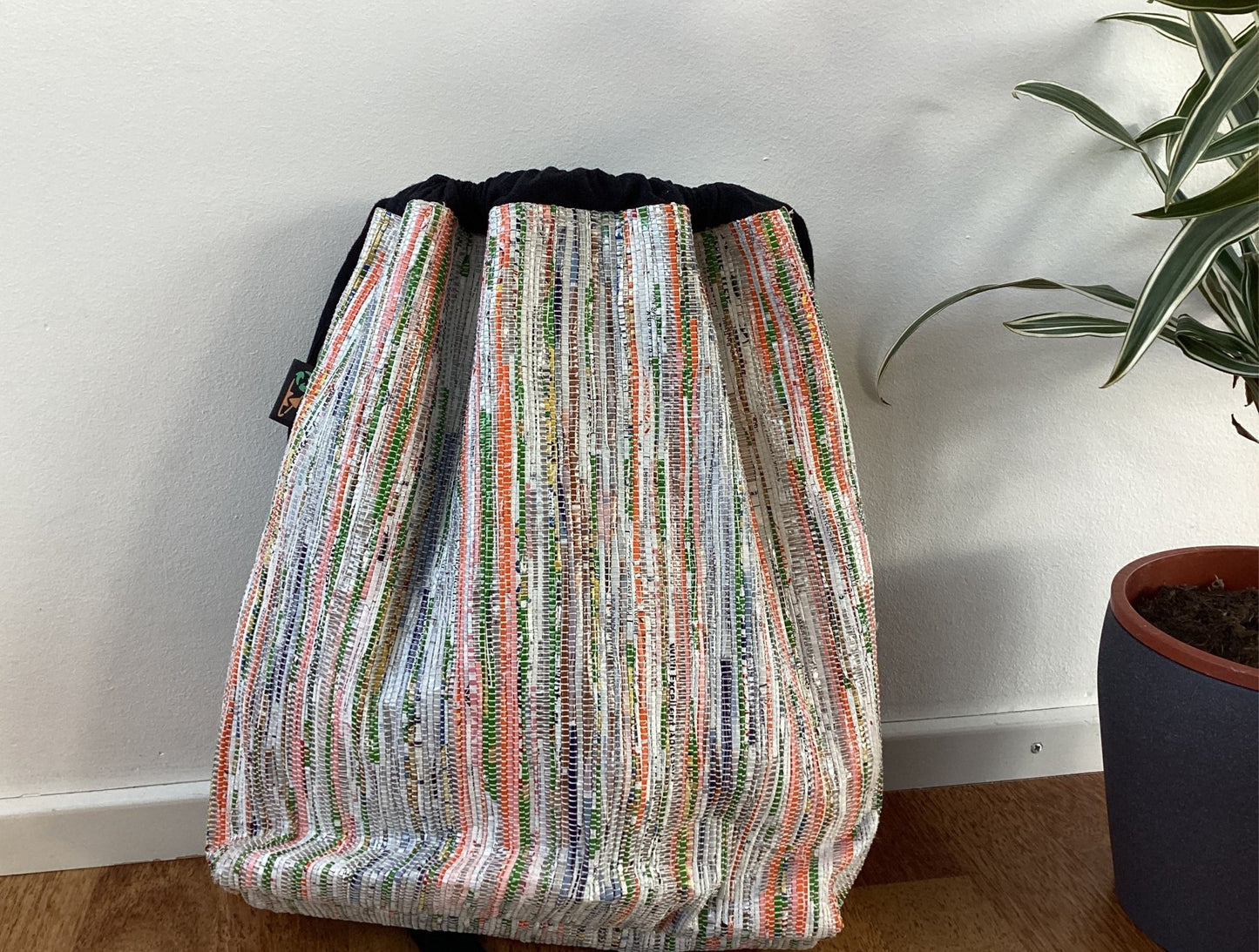 Handgefertigter leichter Rucksack aus recycelten Plastiktüten - Chamak