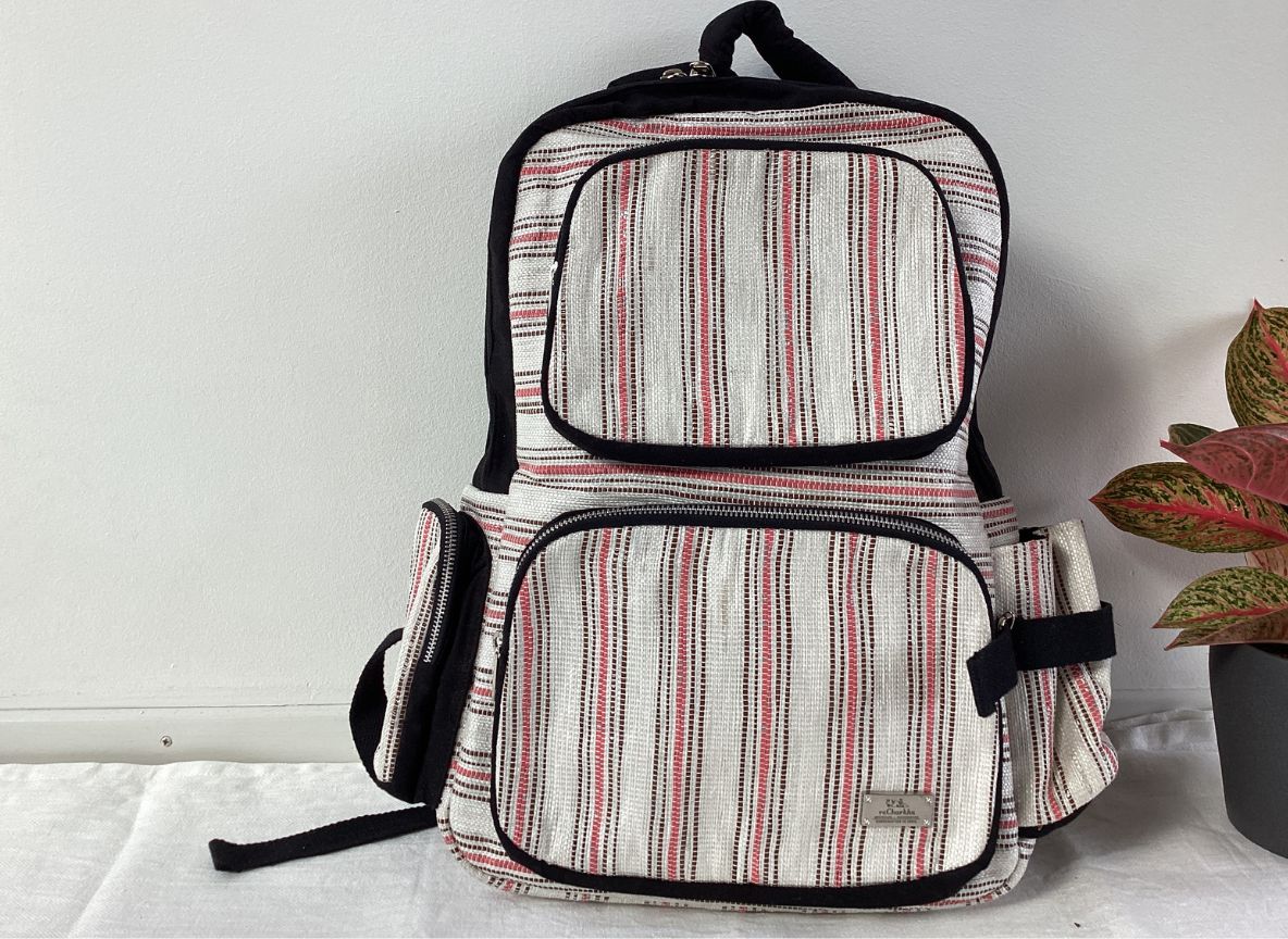 Handgefertigte Alltagsrucksack aus recycelten Plastiktüten