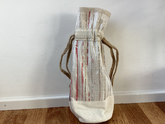 reCharkhas handgefertigte Flaschenhalter aus recycelten Plastiktüten