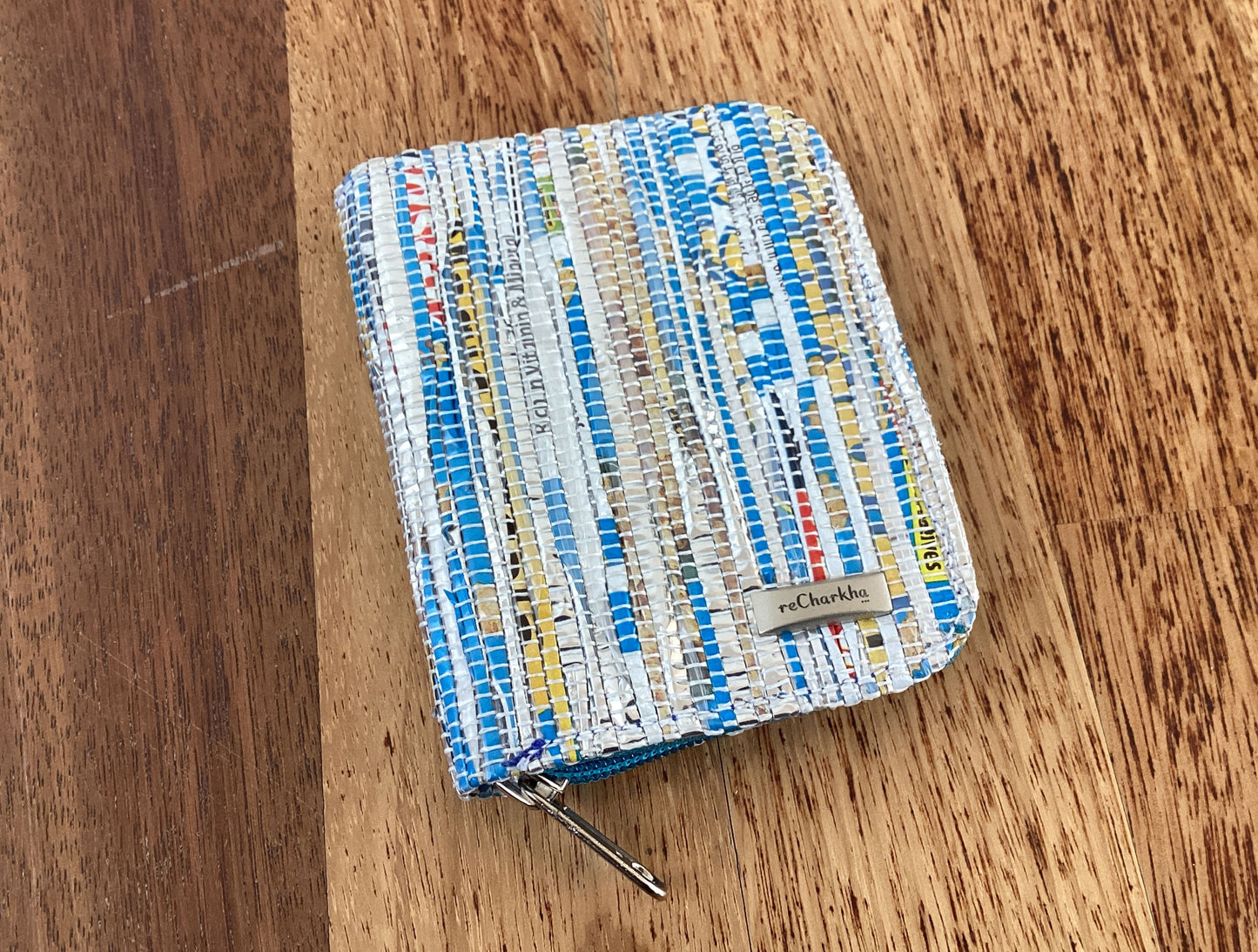 reCharkhas handgefertigtes Portemonnaie aus recycelten Plastiktüten