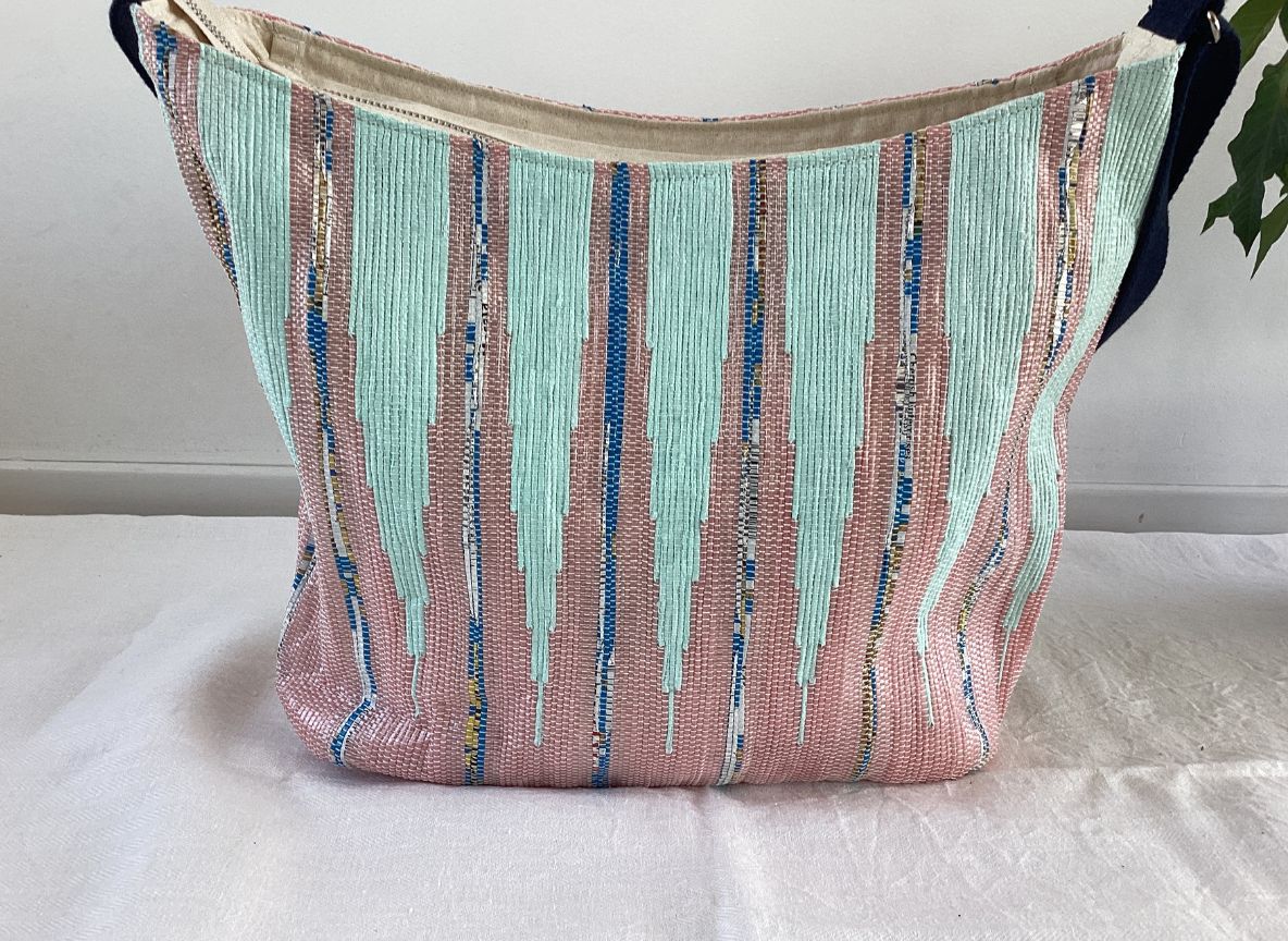 Handgefertigte Designer Eclipse-Tasche aus recycelten Plastiktüten