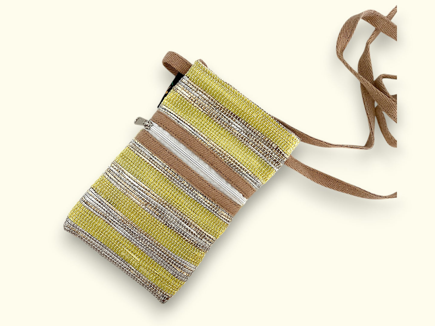 Handgefertigte Handytasche aus recycelten Plastiktüten
