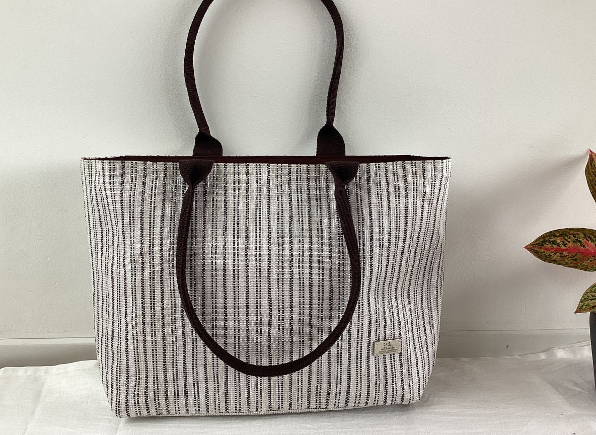 Handgefertigte Büro-Tasche aus recycelten Plastiktüten