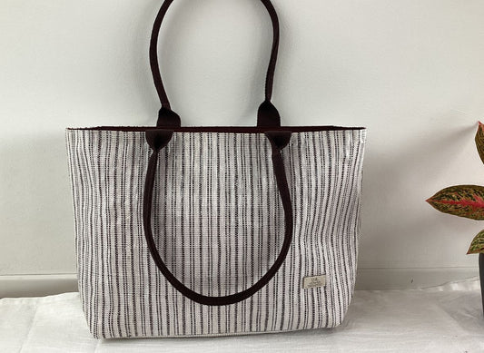 Handgefertigte Büro-Tasche aus recycelten Plastiktüten