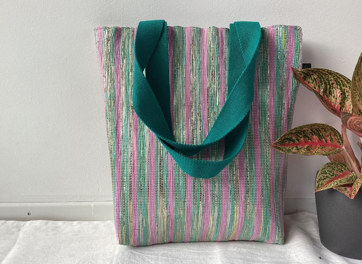 Handgefertigter Shop N Go aus recycelten Plastiktüten