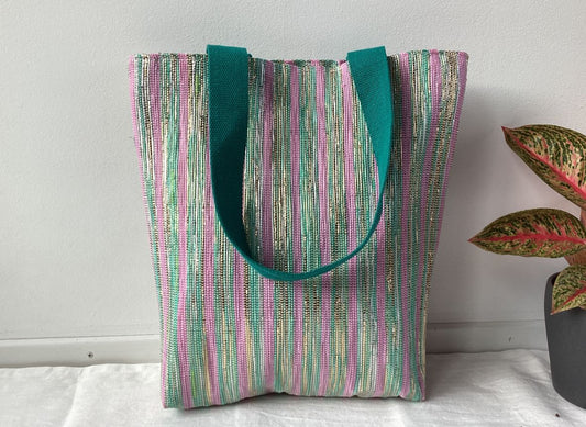 Handgefertigter Shop N Go aus recycelten Plastiktüten