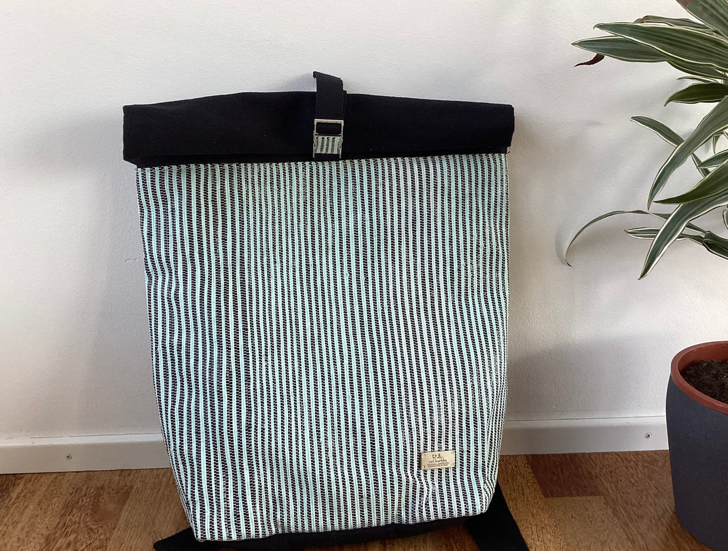 reCharkhas handgefertigter Rucksack aus recycelten Plastiktüten