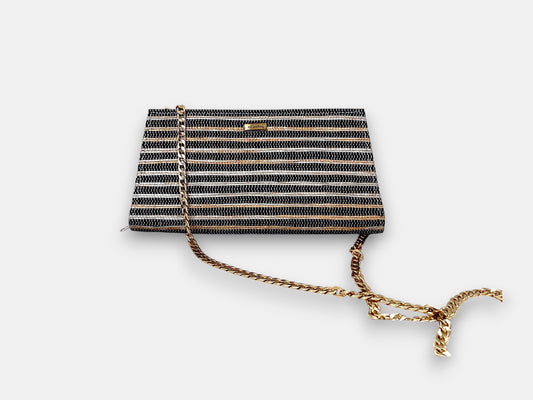 Handgefertigte Clutch aus recycelten Plastiktüten