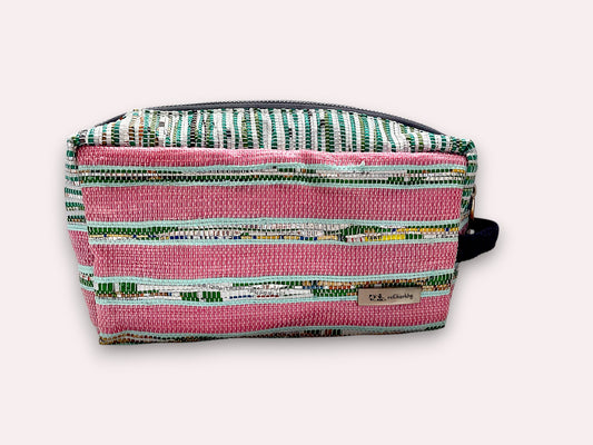 Handgefertigte Reisetasche aus recycelten Plastiktüten