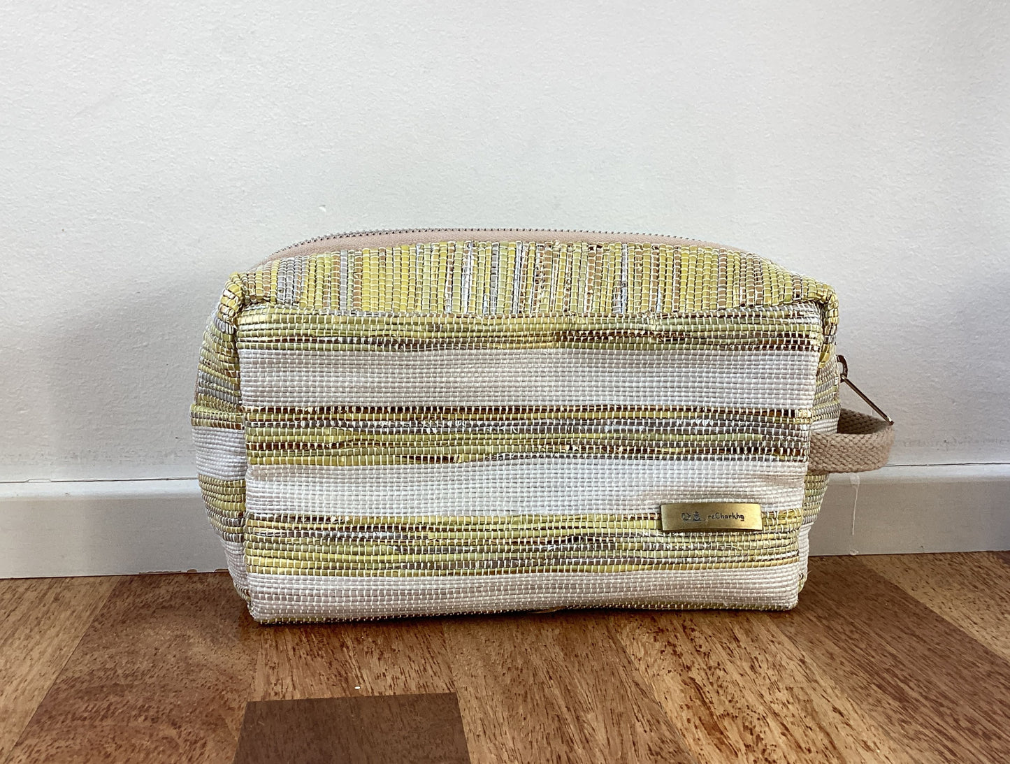 reCharkhas handgefertigte Reisetasche aus recycelten Plastiktüten