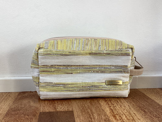 reCharkhas handgefertigte Reisetasche aus recycelten Plastiktüten