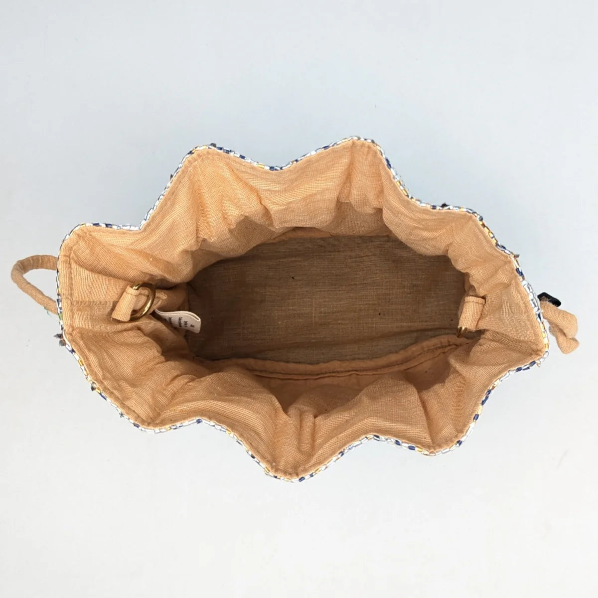 Handgefertigte Potli-tasche aus recycelten Plastiktüten