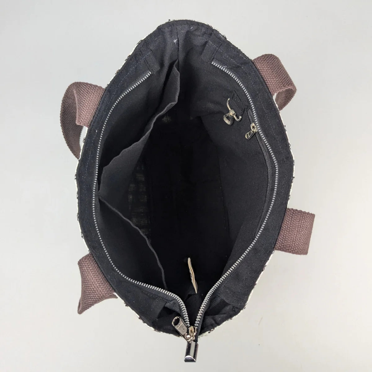 reCharkhas handgefertigter Shopper aus recycelten Plastiktüten