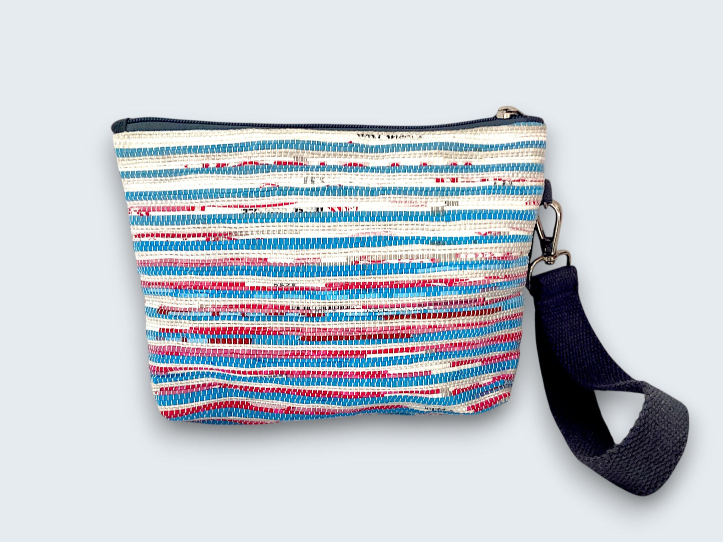 Handgefertigte Handgelenk-Tasche aus recycelten Plastiktüten