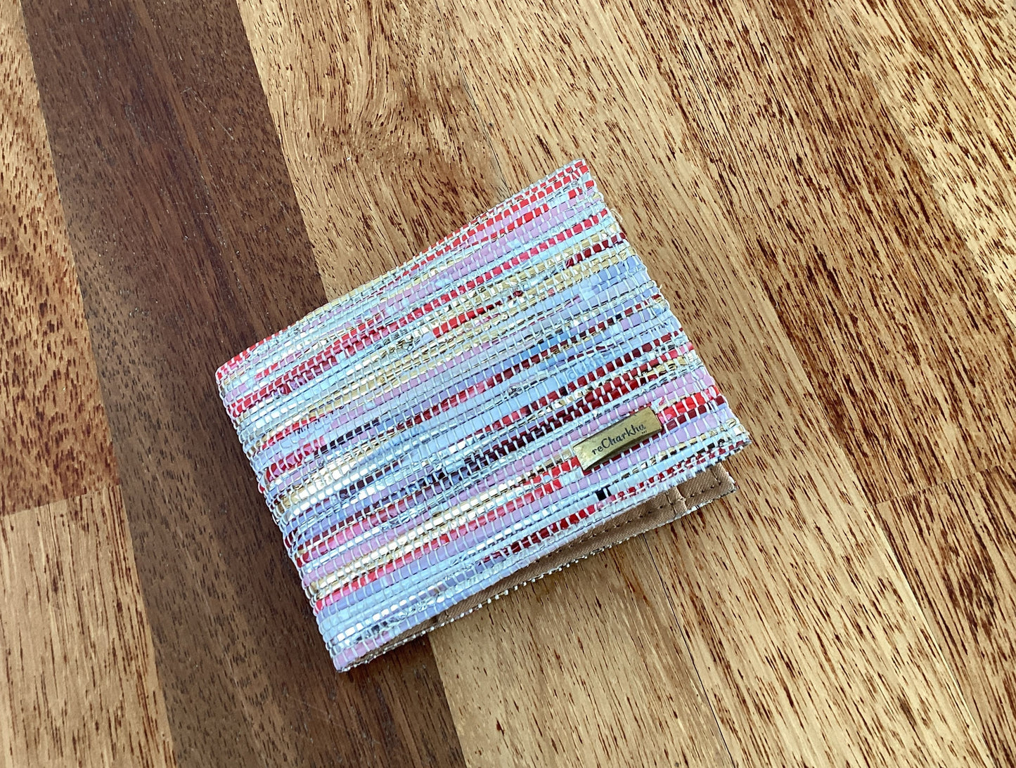 reCharkhas handgefertigte Geldbörse aus recycelten Plastiktüten