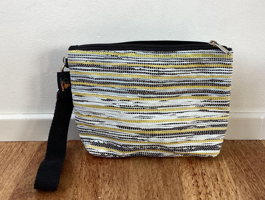 reCharkhas handgefertigte Handgelenk-Tasche aus recycelten Plastiktüten