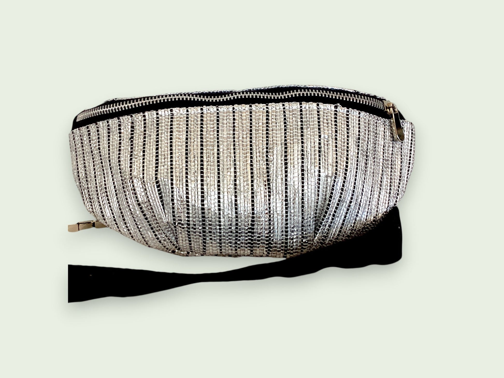 Handgefertigte Gürteltasche aus recycelten Plastiktüten - Chamak
