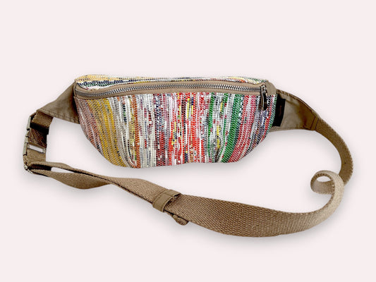 Handgefertigte Gürteltasche aus recycelten Plastiktüten - Chamak