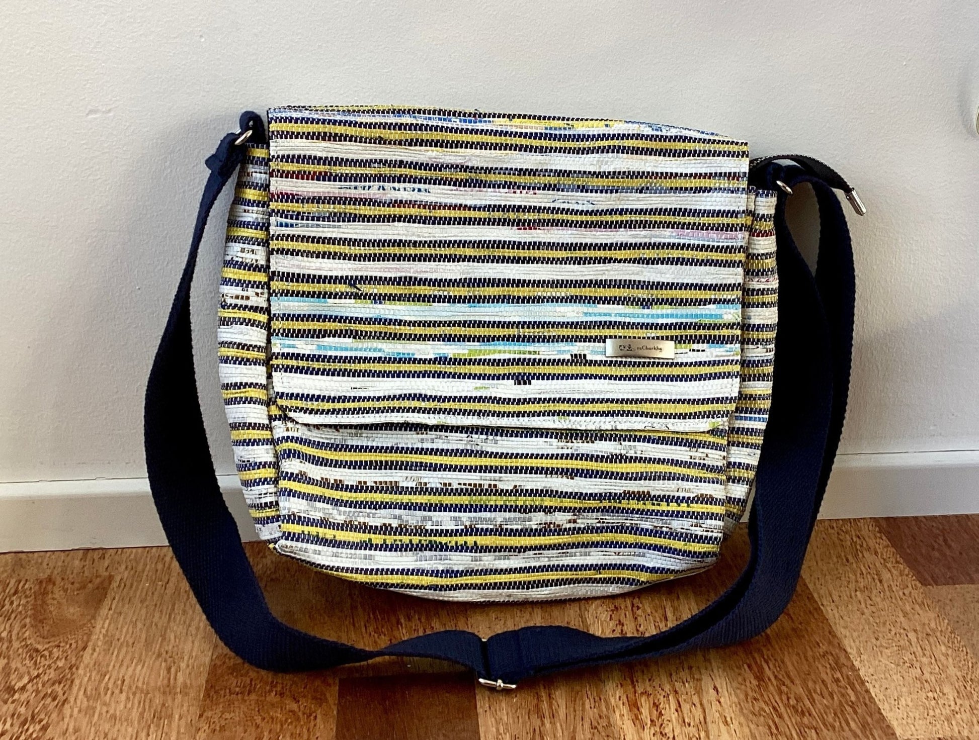 Handgefertigte Messenger-Tasche aus recycelten Plastiktüten - Chamak