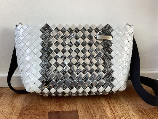 Handgefertigte Origami-Basketry-Tasche aus recycelten Plastiktüten - Chamak