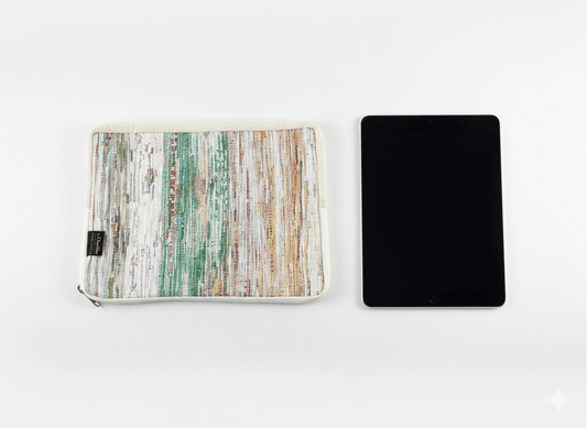 Handgefertigte Tablet-Tasche aus recycelten Plastiktüten - Chamak